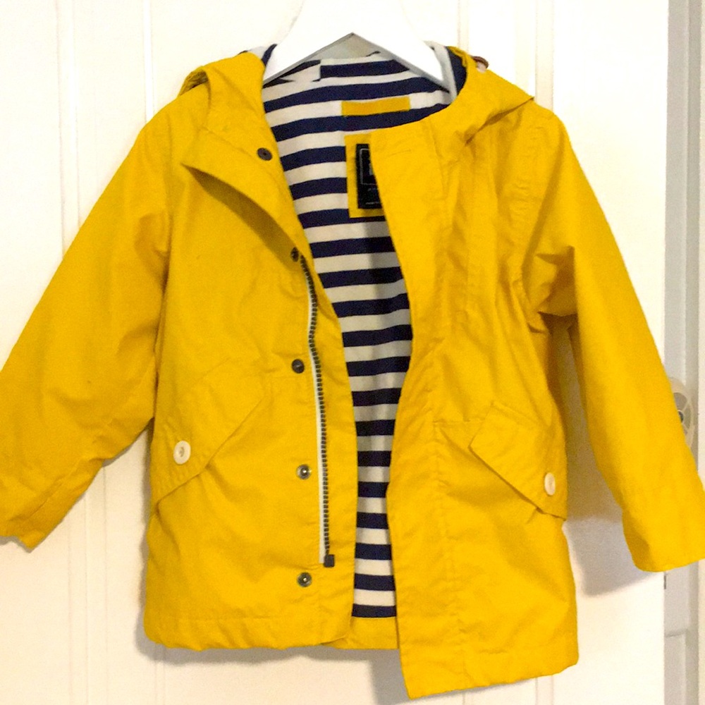 Gap kids rain jacket ☔️